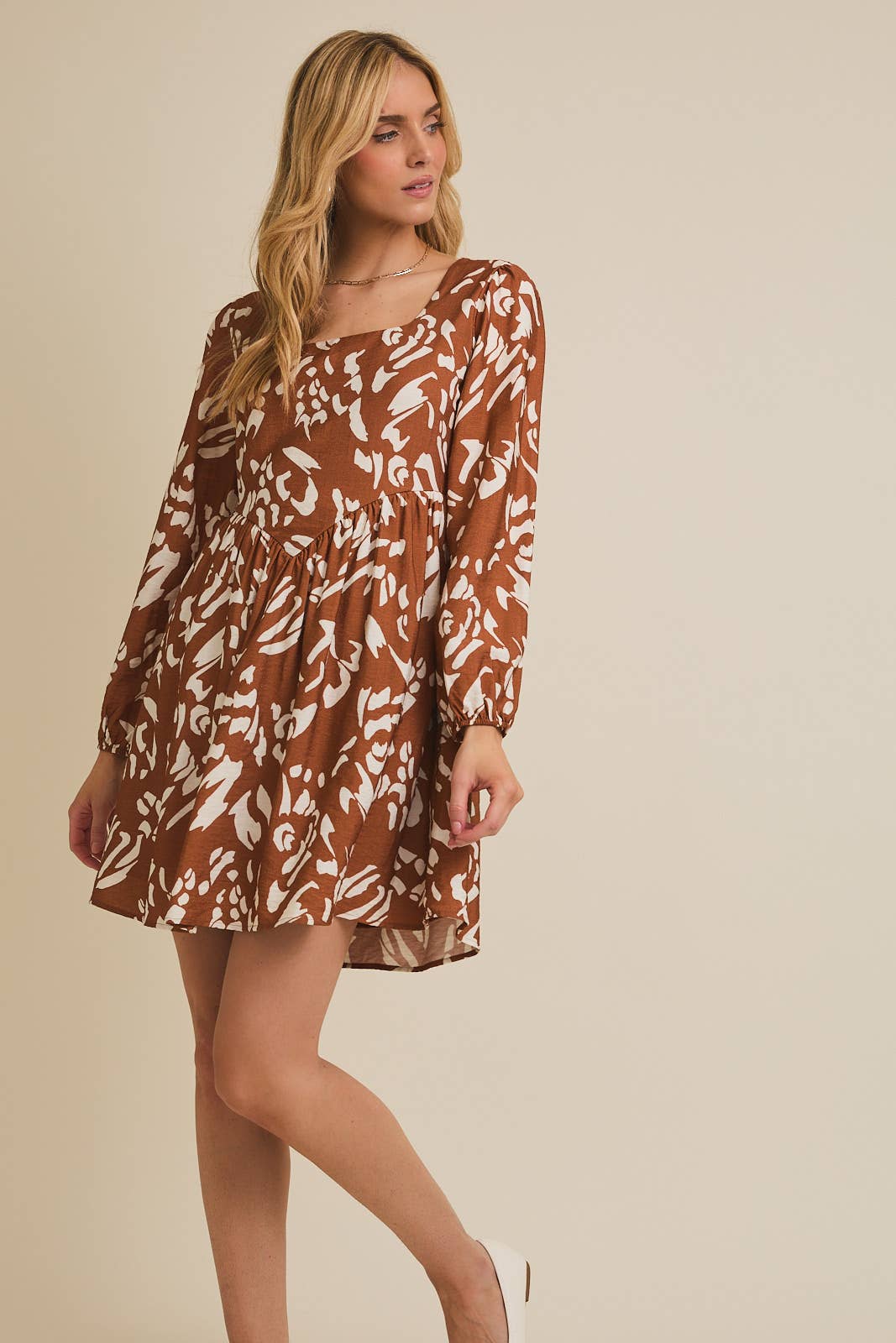 LUCY SQUARE NECK LONG SLEEVE ABSTRACT DRESS IN CAMEL
