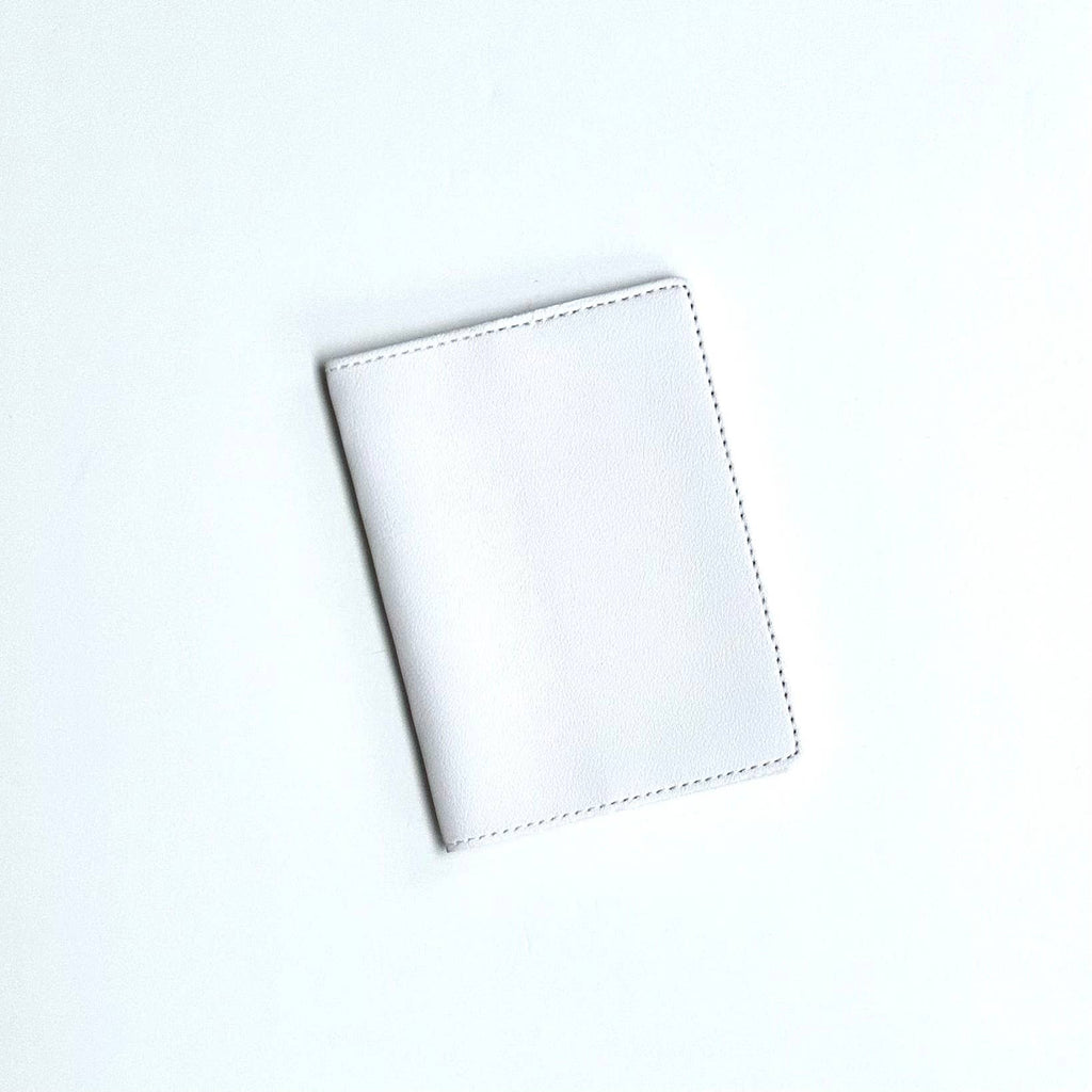 VEGAN LEATHER TRAVEL PASSPORT COVER CASE IN WHITE-MODE-Couture-Boutique-Womens-Clothing