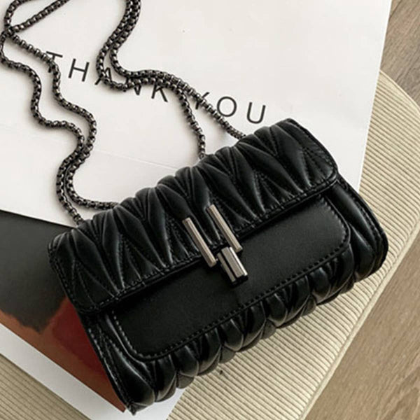PLEATED CHAIN BAG CROSSBODY BAG IN BLACK-PURSES-MODE-Couture-Boutique-Womens-Clothing