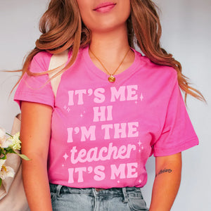 HI, IT'S ME GRAPHIC TEE IN PINK-GRAPHIC TEE-MODE-Couture-Boutique-Womens-Clothing