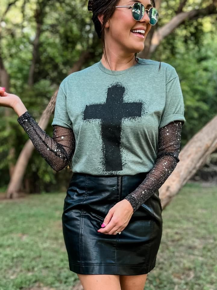 SPLATTER CROSS GRAPHIC T-SHIRT IN GREEN-MODE-Couture-Boutique-Womens-Clothing